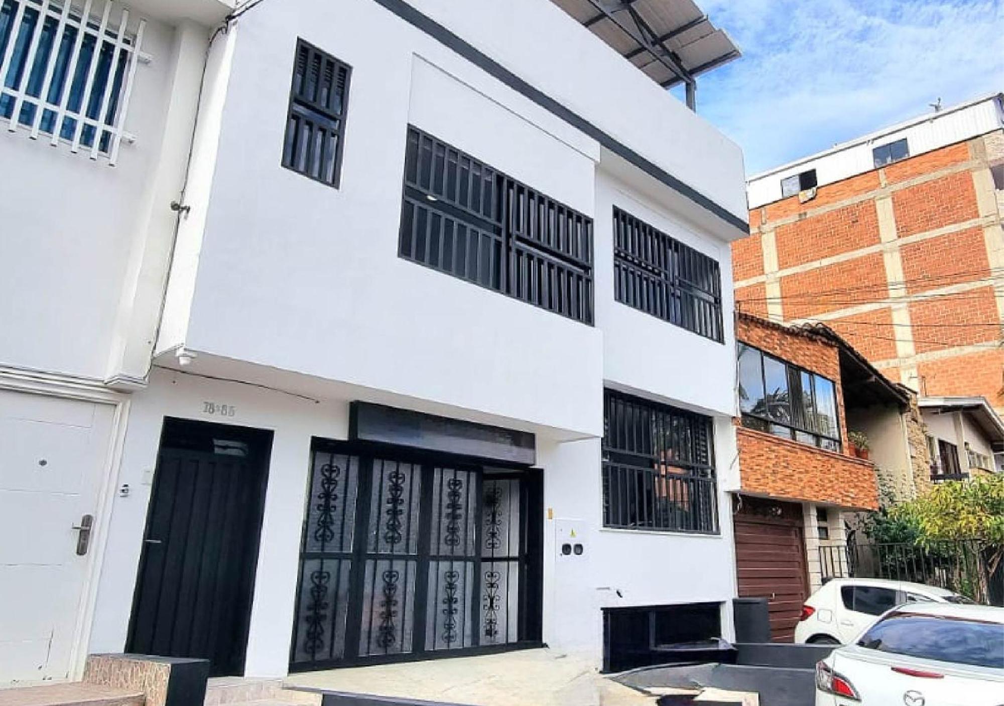 Apartamentos, Colores Del Estadio - Laureles. Apartment