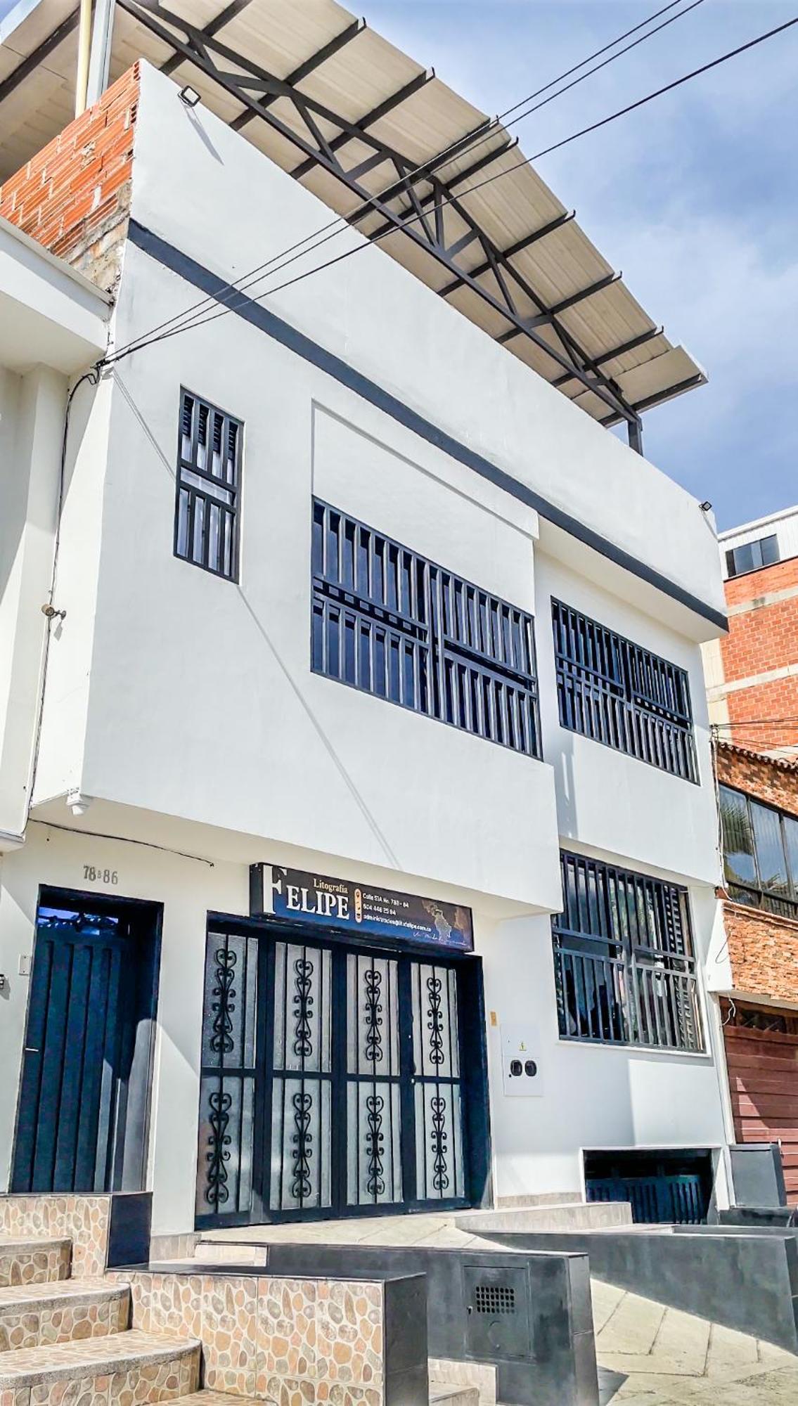 Apartamentos, Colores Del Estadio - Laureles. Apartment *