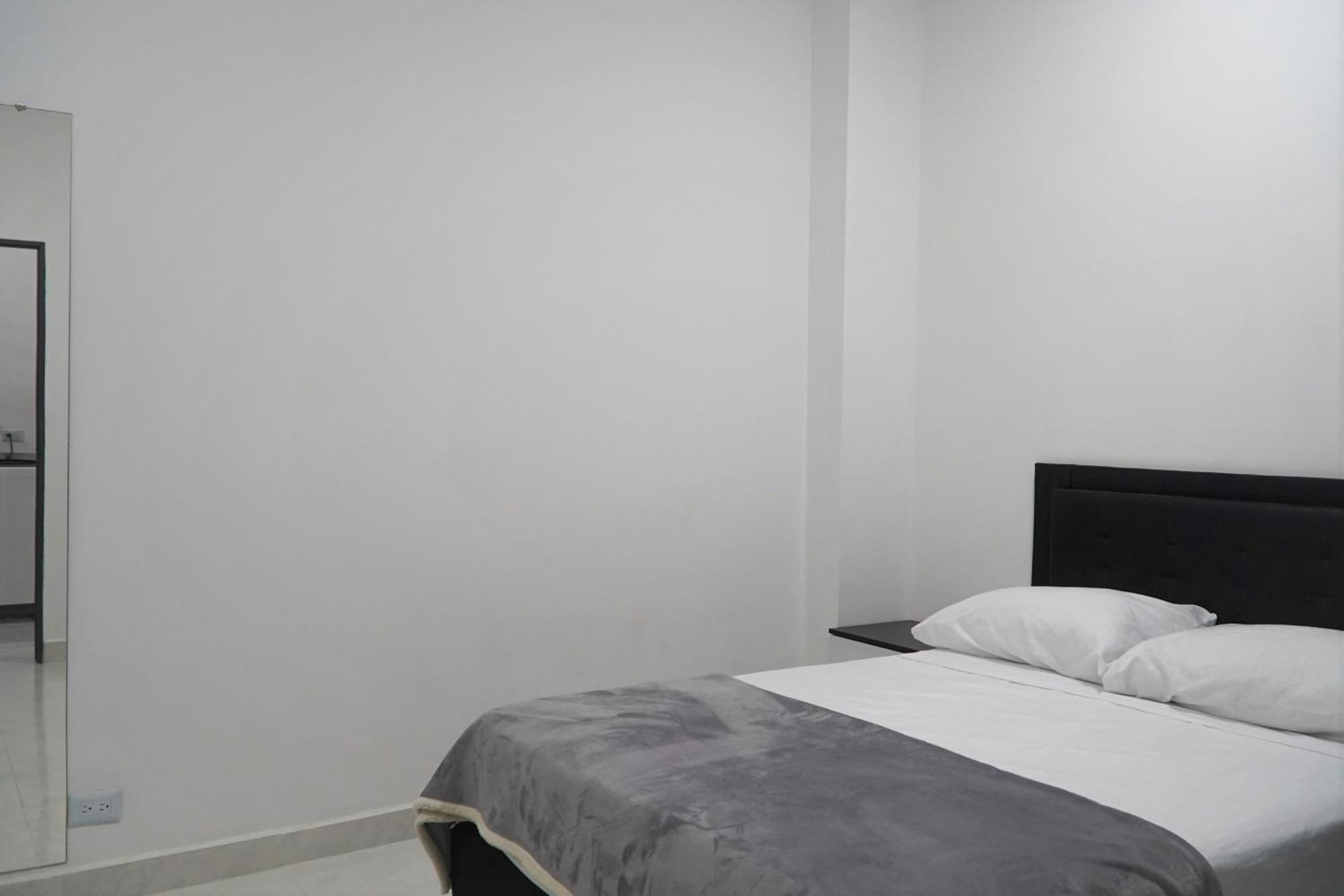 Apartamentos, Colores Del Estadio - Laureles. Apartment Medellin