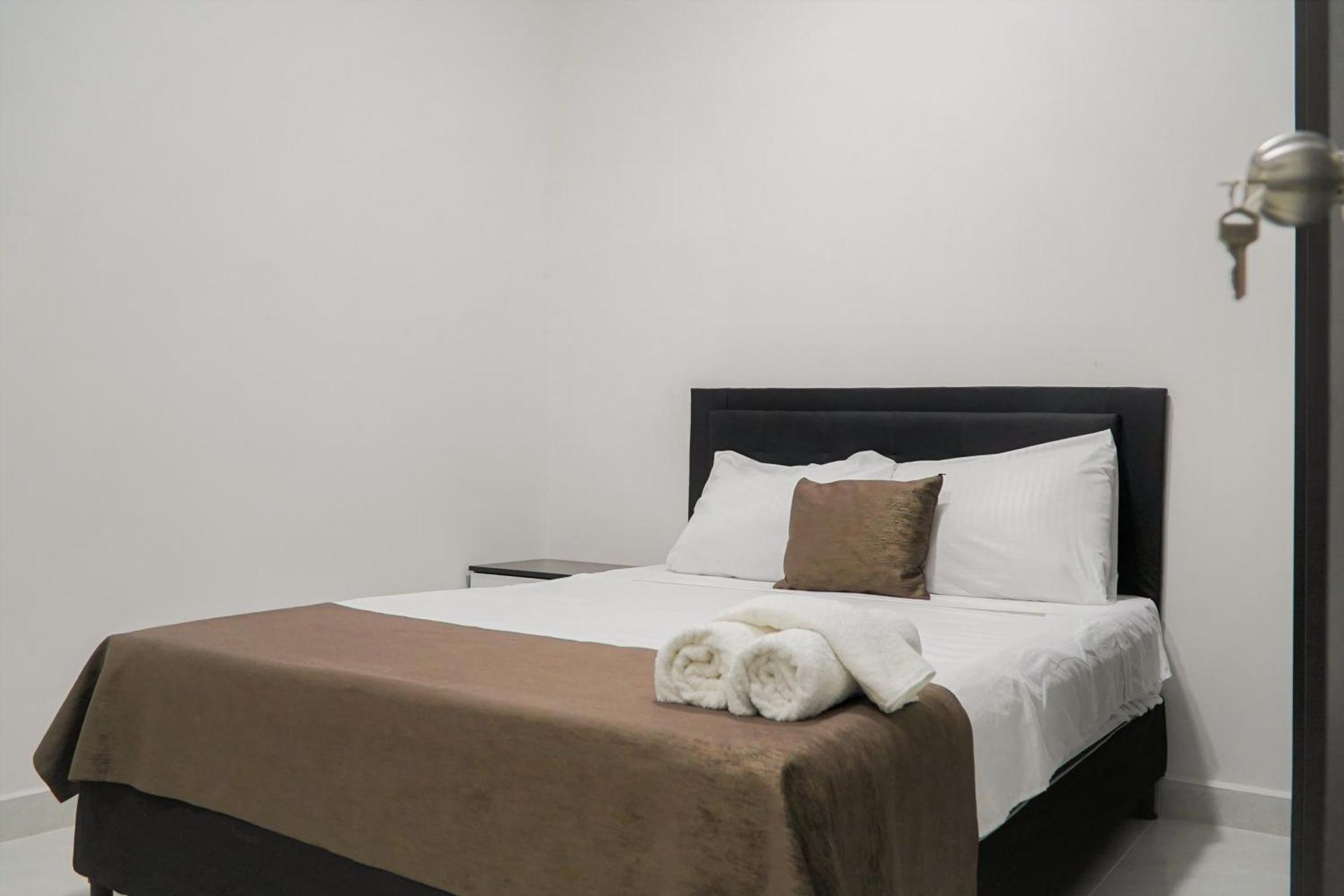 Apartamentos, Colores Del Estadio - Laureles. Apartment *
